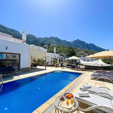 Villa Karmi A8 With Private Pool By Holidaykeys *